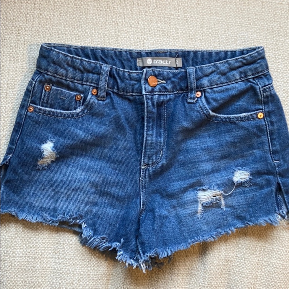Tractr 5 pocket distressed shorts